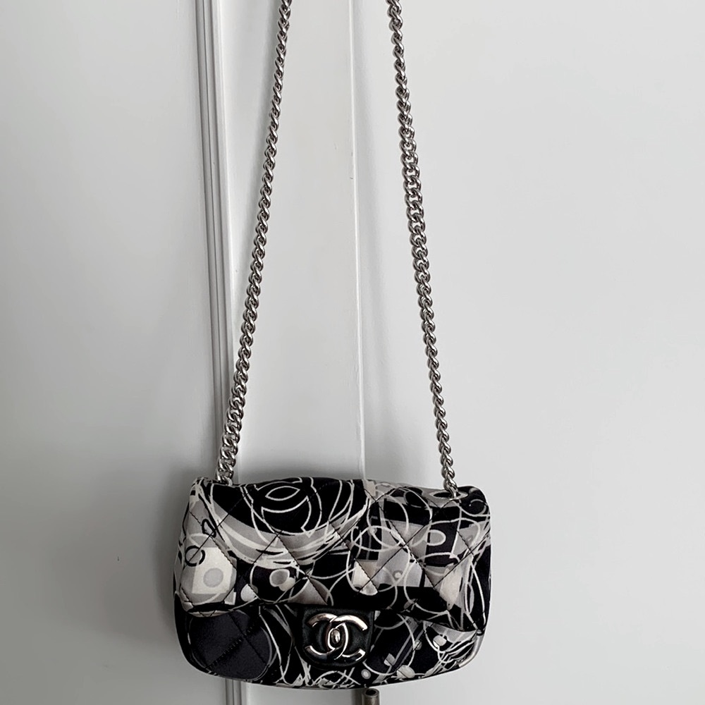 CHANEL RARE Kaleidoscope Abstract Quilted Black White Silk Bag Bijoux Silver 🖤 - Picture 3 of 16
